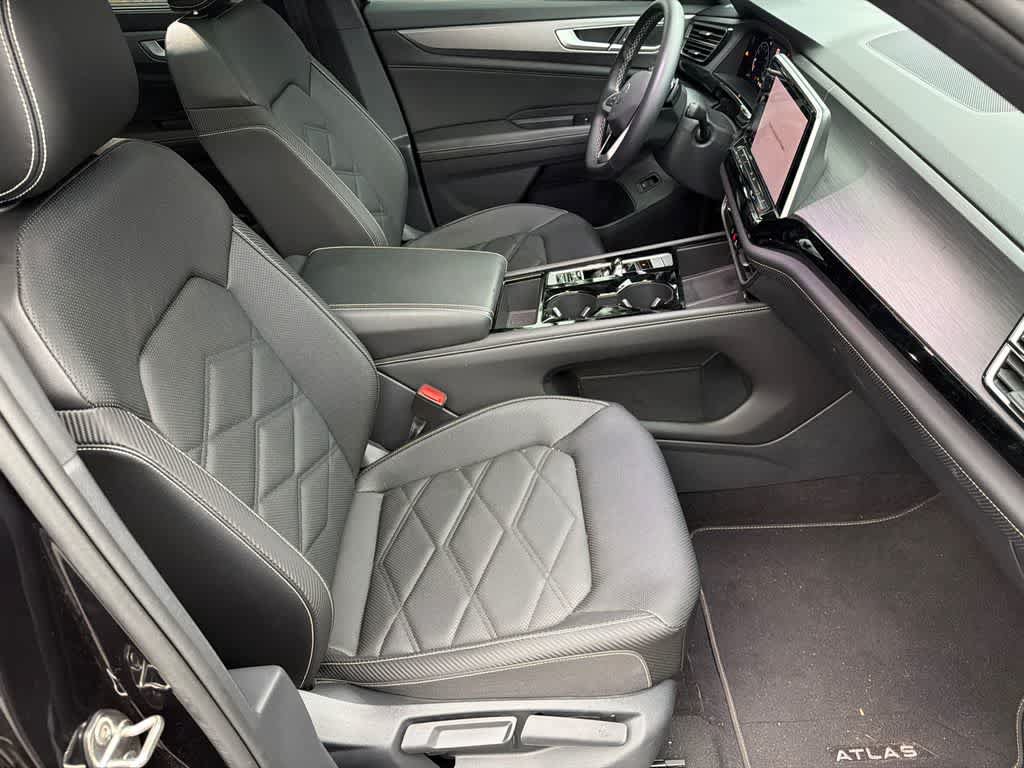 Used 2024 Volkswagen Atlas Cross Sport SE FWD image 14