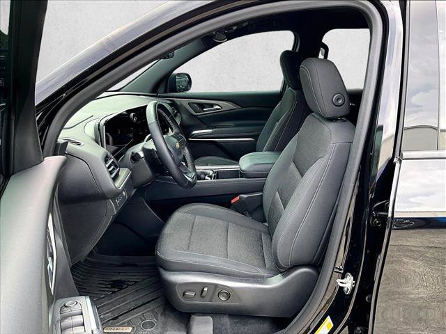 Used 2025 Chevrolet Traverse LT FWD image 27