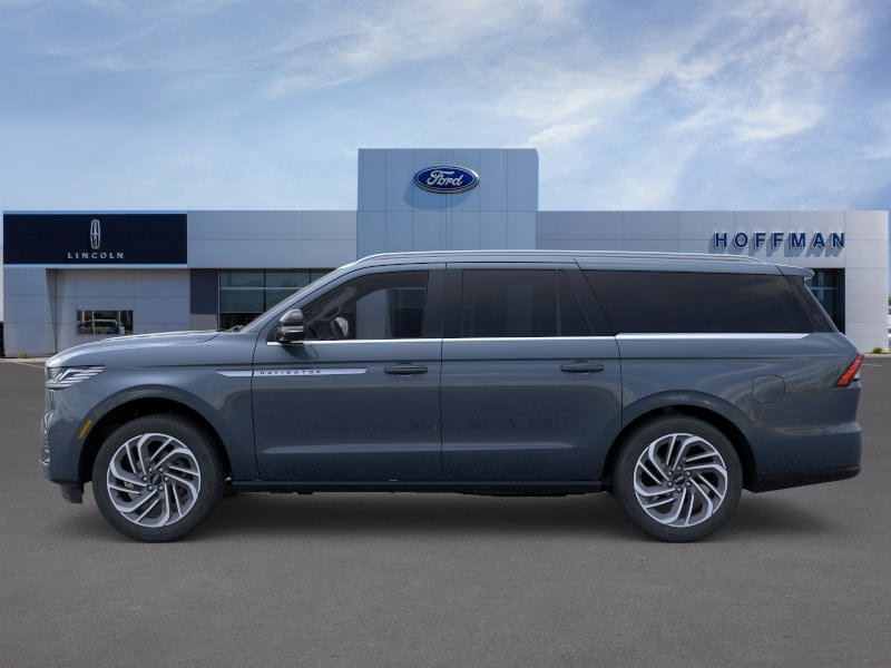 New 2026 Lincoln Navigator L Reserve AWD/4WD image 3
