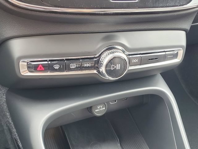 Certified 2026 Volvo XC40 B5 Core w/ Climate Package AWD/4WD image 23