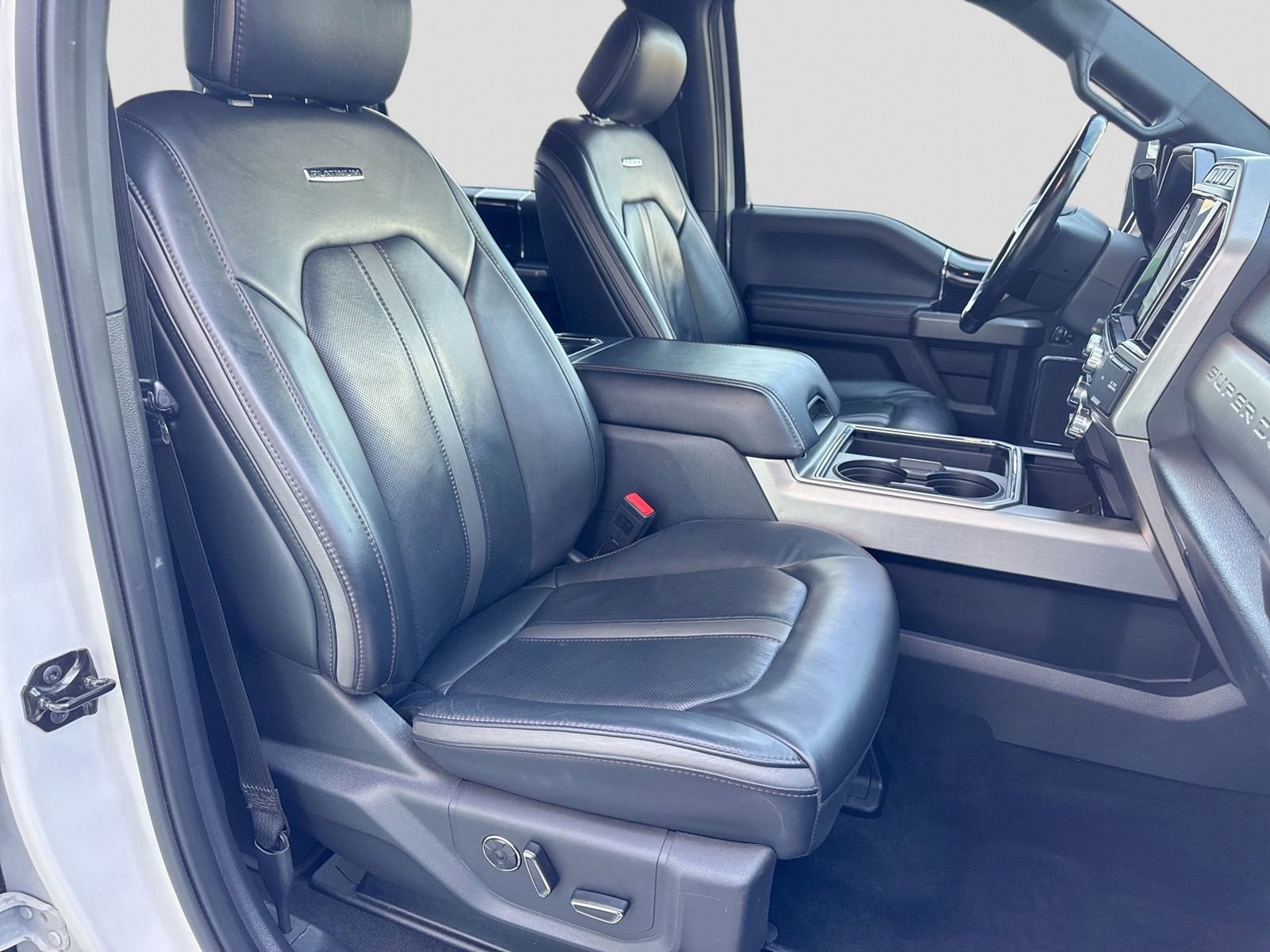 Certified 2022 Ford F250 Platinum w/ FX4 Off-Road Package image 22