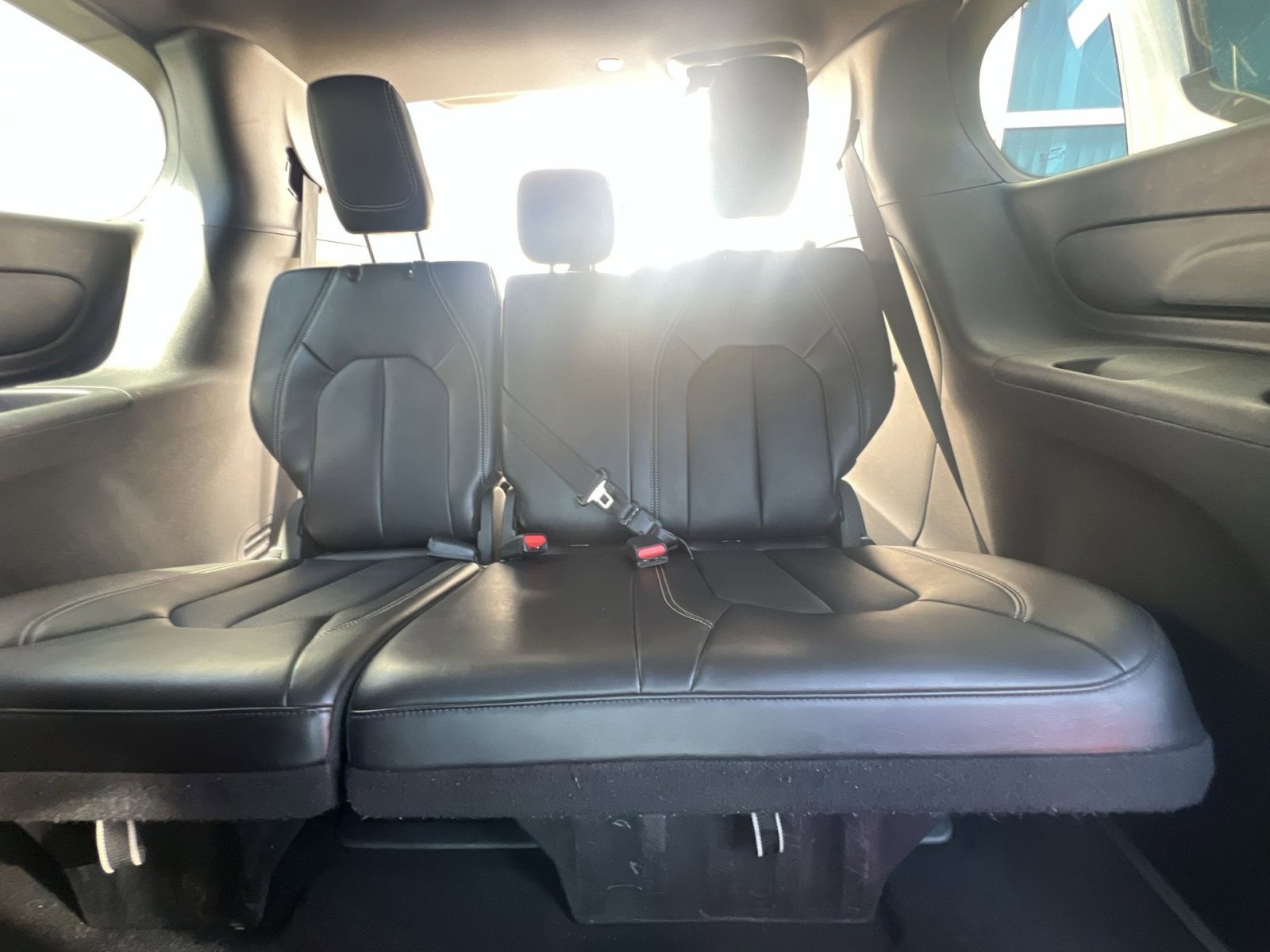 Used 2025 Chrysler Pacifica Select FWD image 33