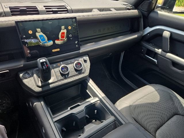 Used 2025 Land Rover Defender 110 X-Dynamic SE AWD/4WD image 15