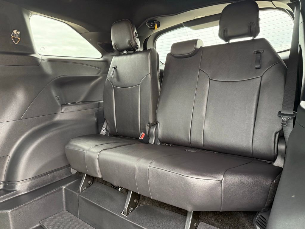 Used 2025 Toyota Sienna XSE image 29