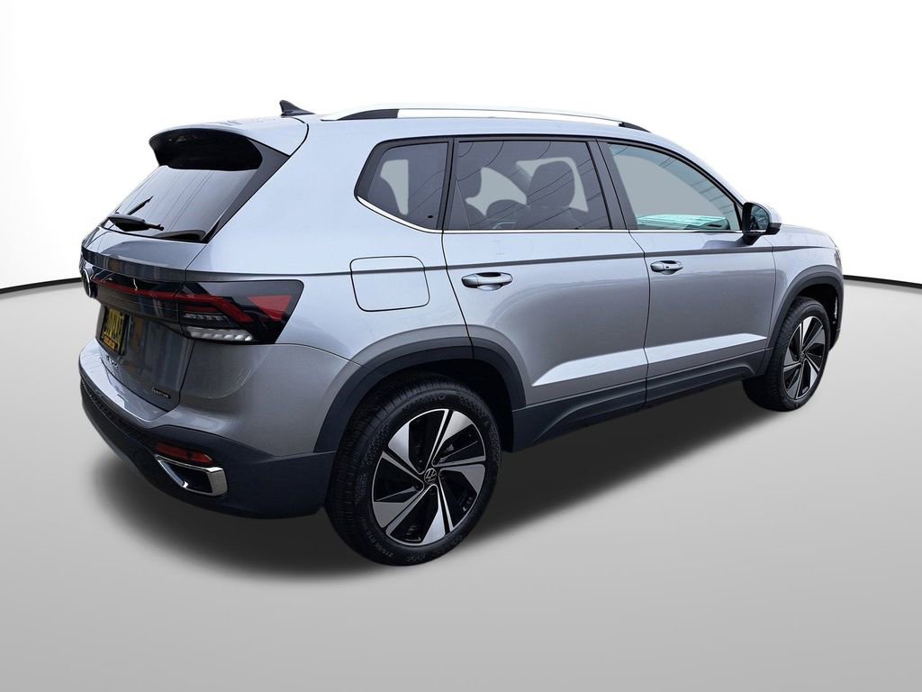 New 2025 Volkswagen Taos SE image 6