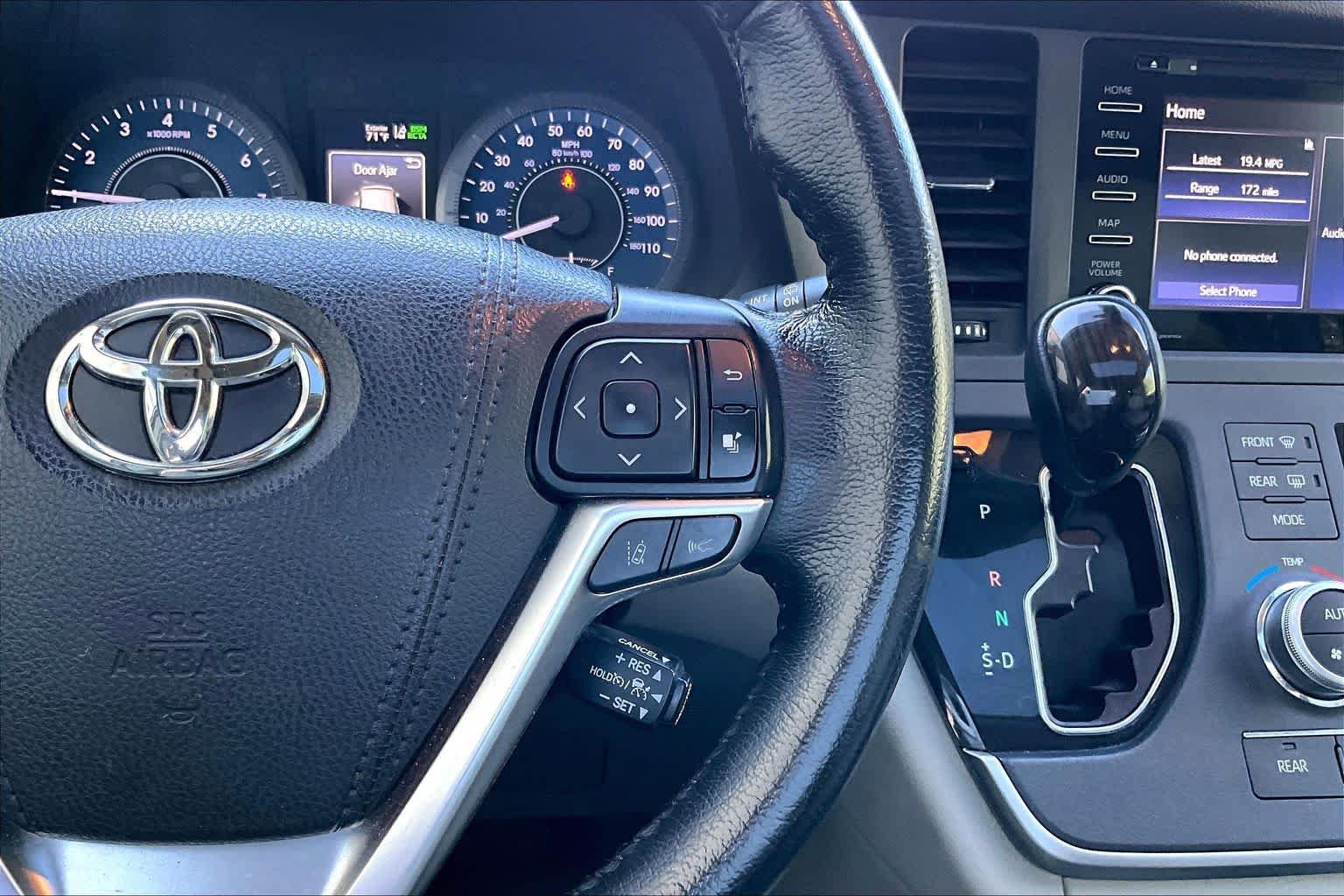 Used 2020 Toyota Sienna XLE FWD image 25