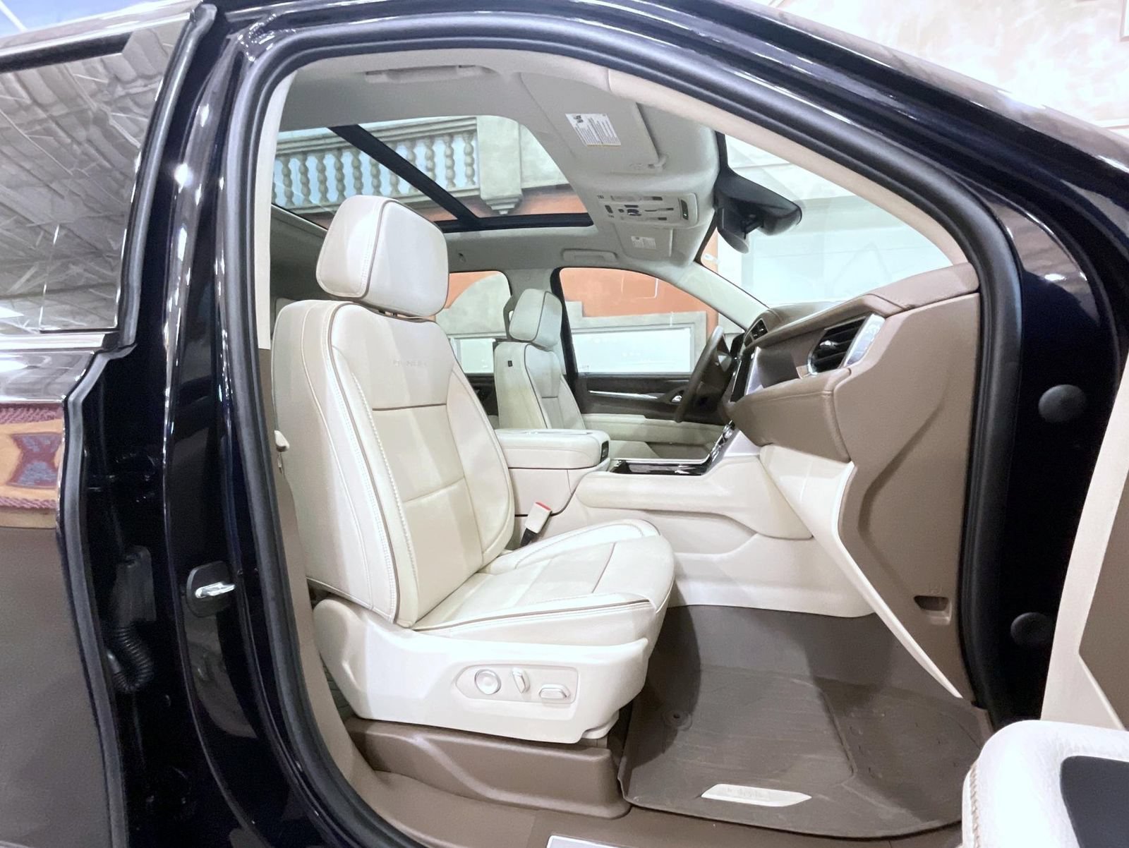 Used 2023 GMC Yukon XL Denali AWD/4WD image 15