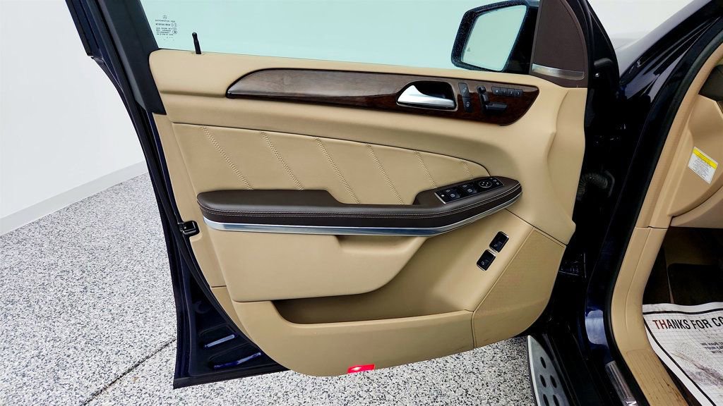 Used 2014 Mercedes-Benz GL 450 4MATIC w/ Lighting Package image 10