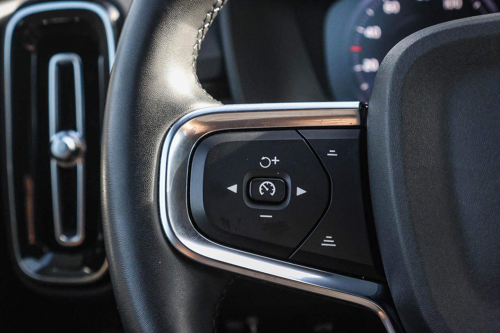 Used 2022 Volvo XC40 T5 Inscription w/ Advanced Package image 39