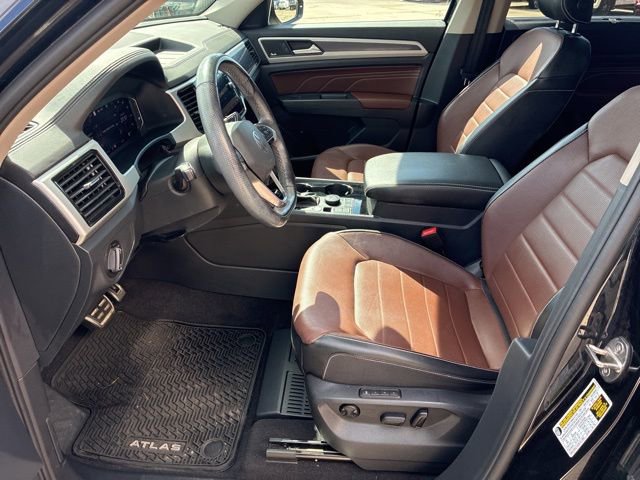 Used 2022 Volkswagen Atlas SEL Premium image 17
