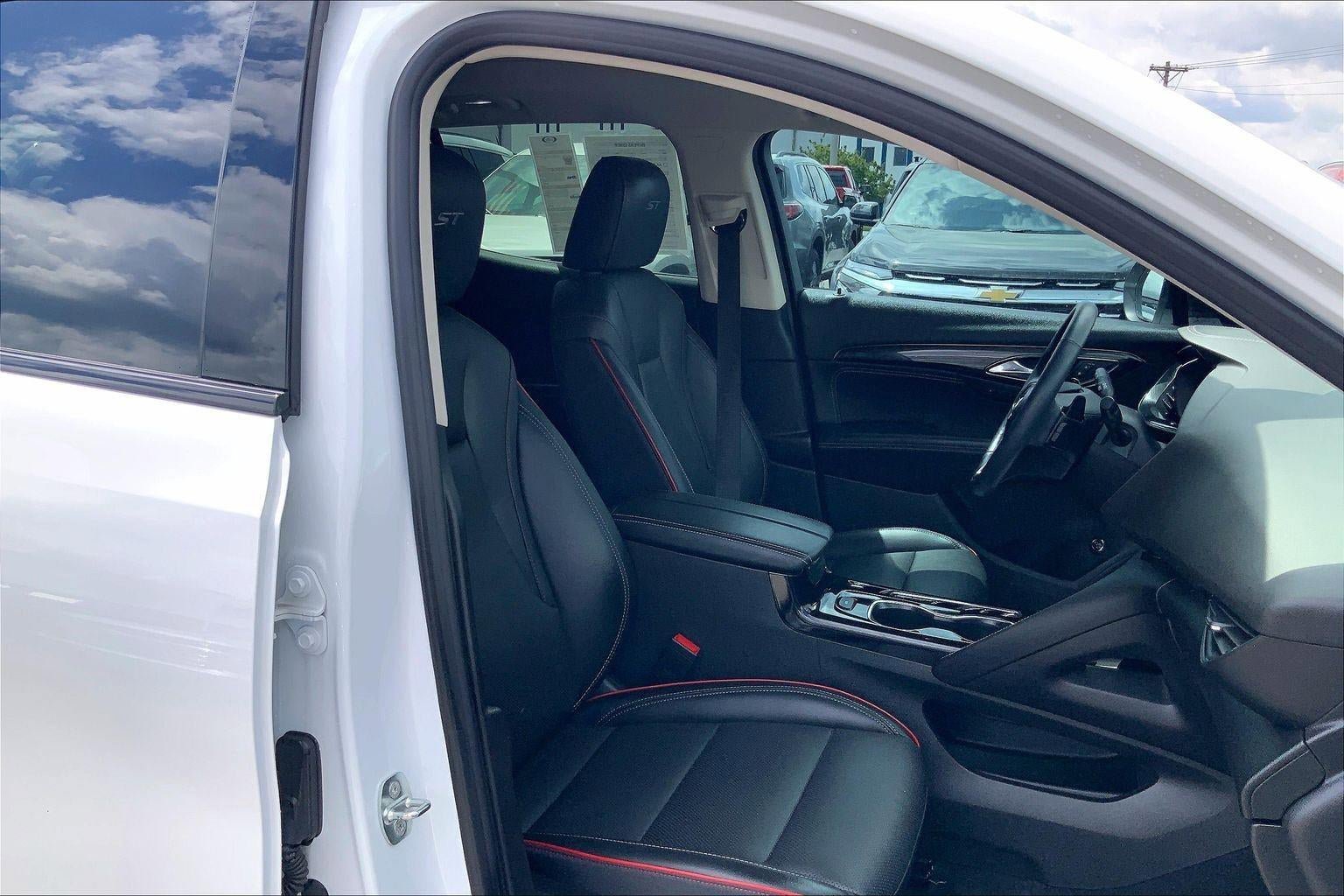 Used 2023 Buick Envision Essence w/ Sport Touring Package AWD/4WD image 7