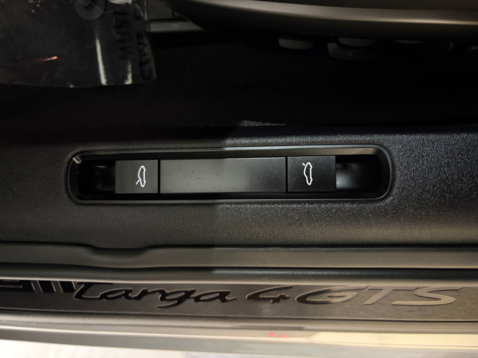 Certified 2026 Porsche 911 Targa 4 GTS AWD/4WD image 31