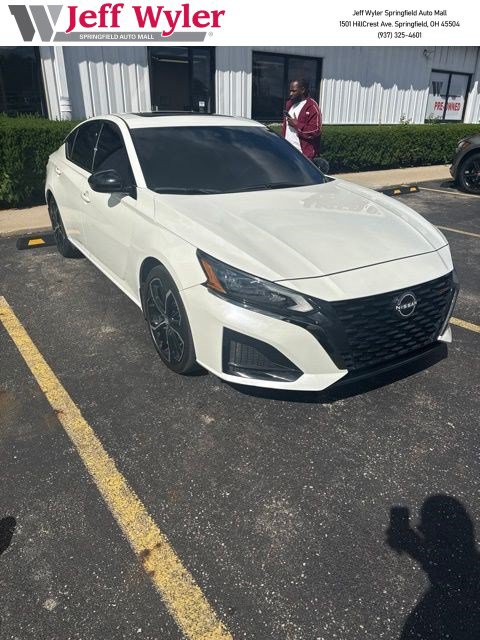 Used 2023 Nissan Altima 2.5 SR w/ SR Premium Package FWD video 1