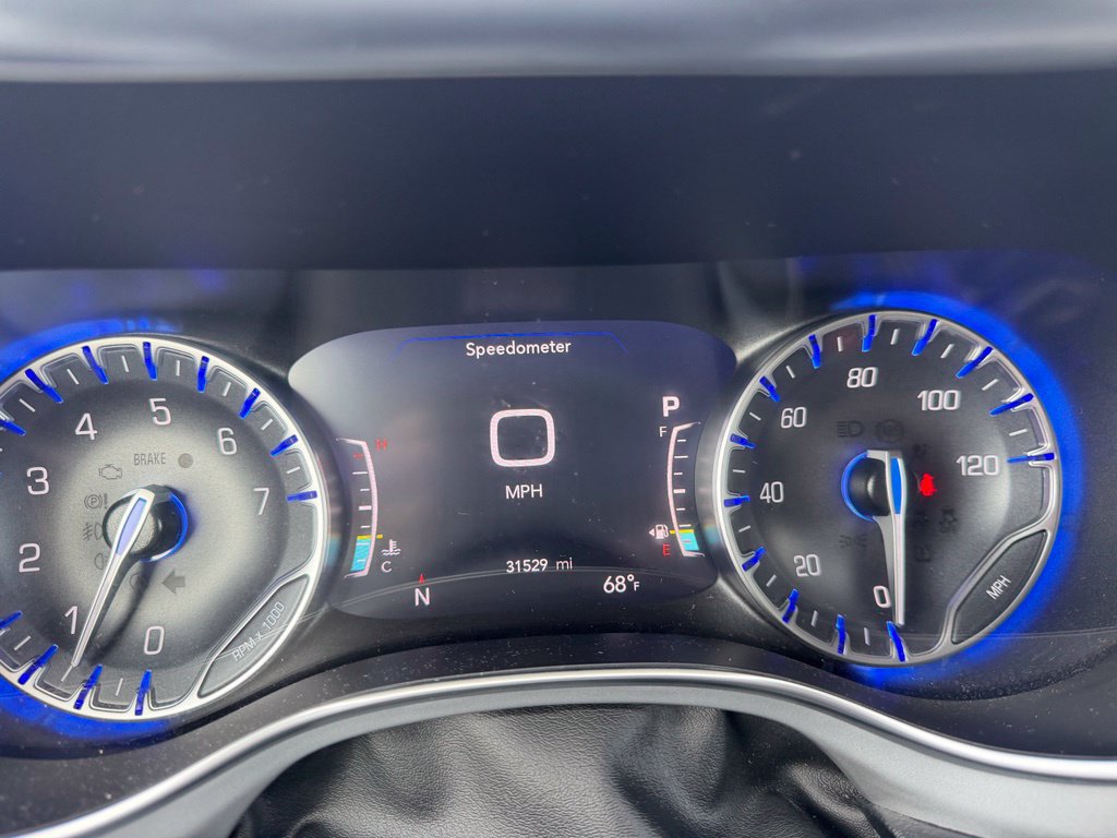 Used 2025 Chrysler Pacifica Limited FWD image 21