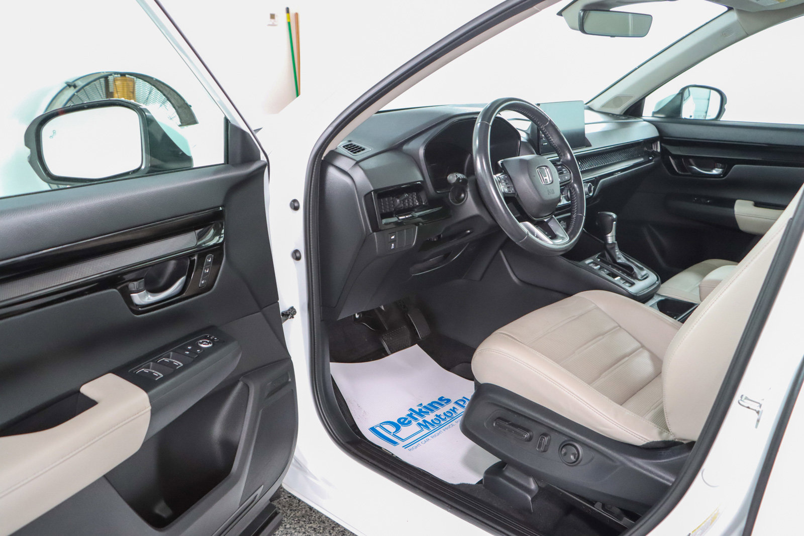 Used 2023 Honda CR-V EX-L image 3