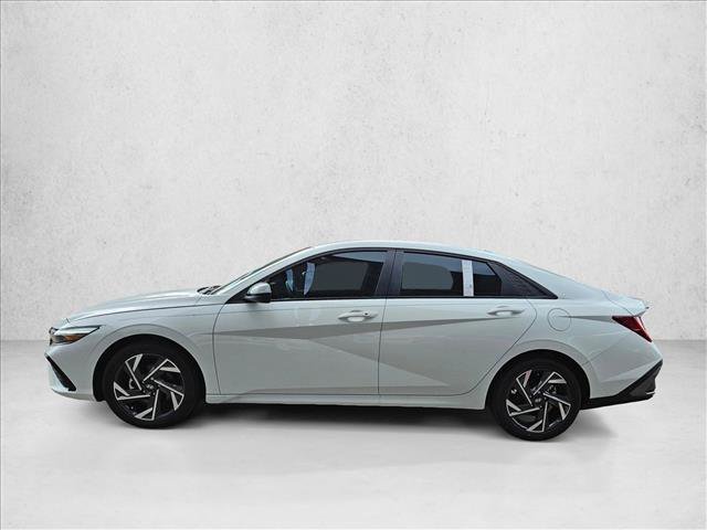 Certified 2025 Hyundai Elantra SEL image 9