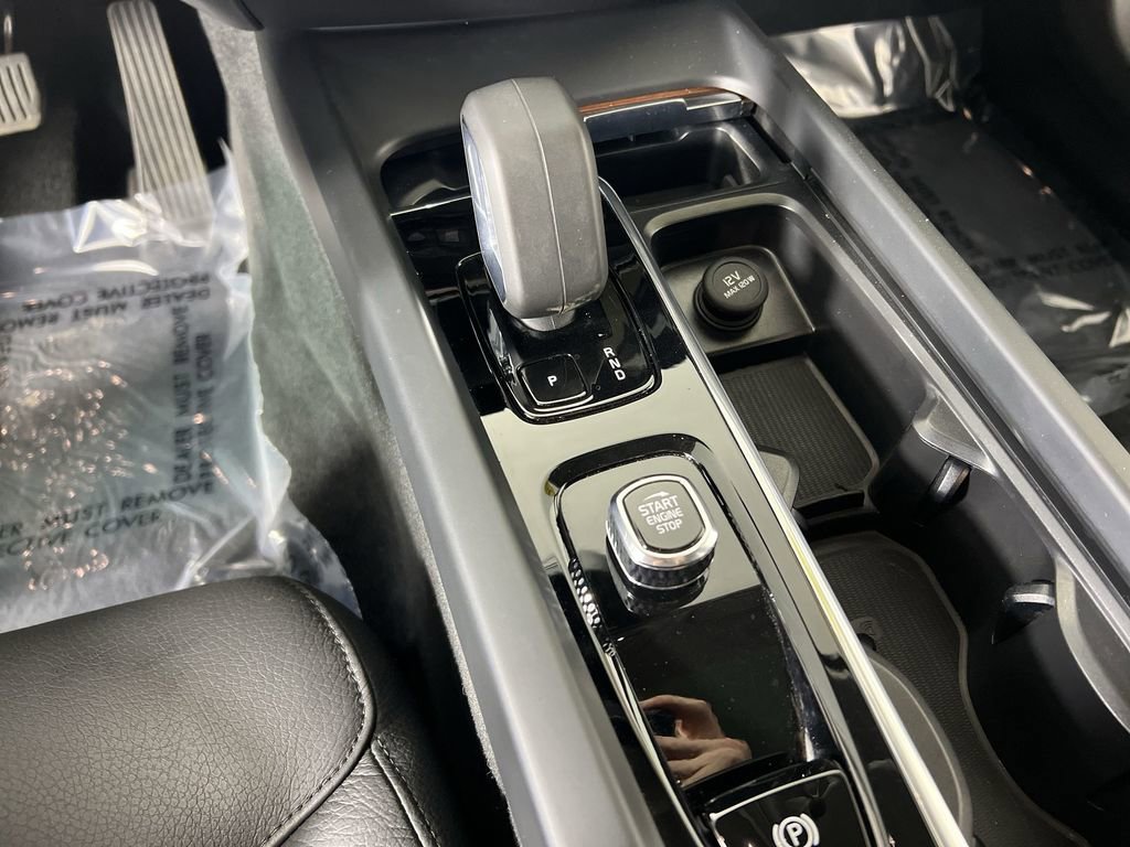 Used 2025 Volvo V60 B5 Cross Country Plus image 17