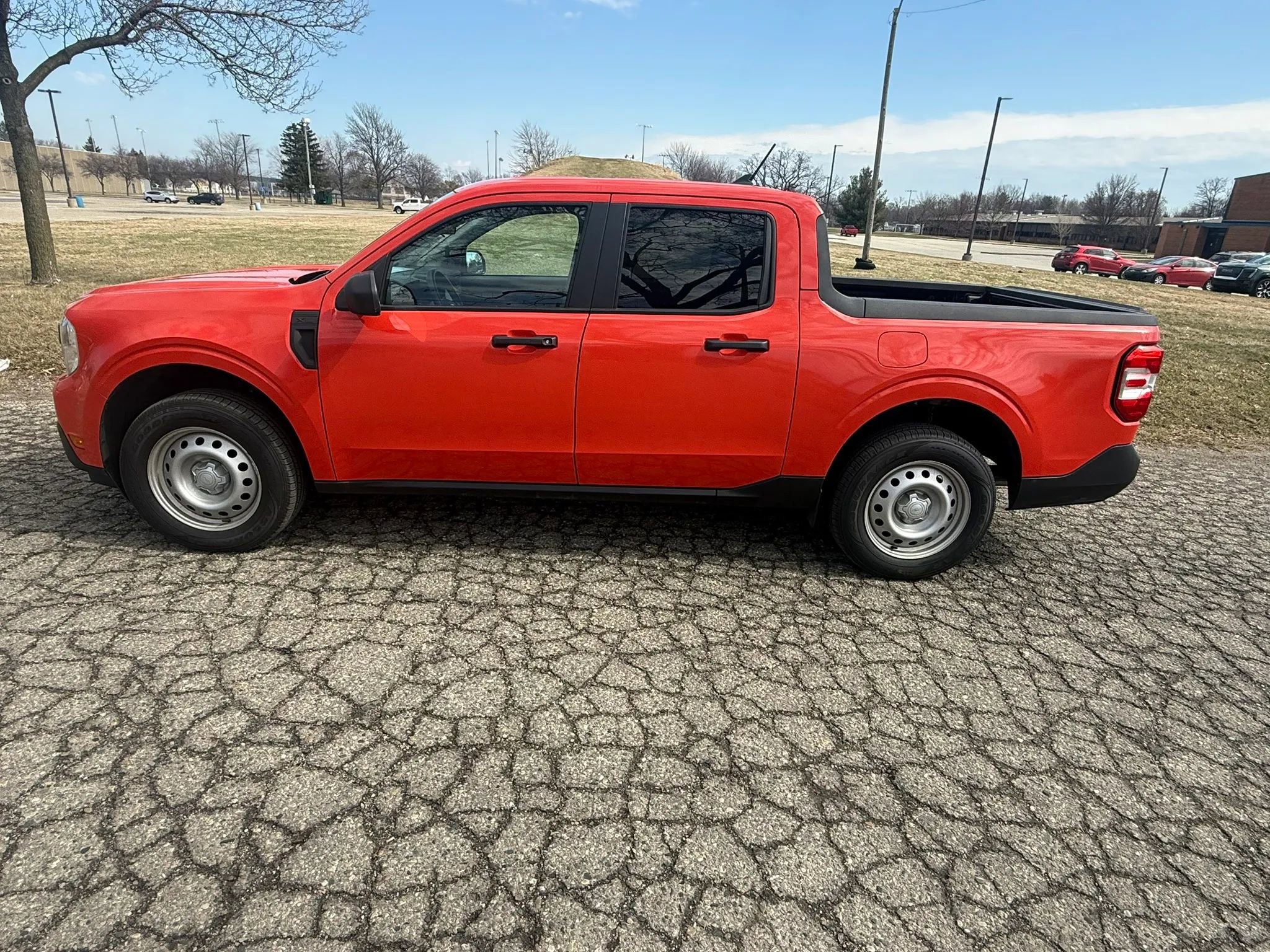 Used 2022 Ford Maverick XL FWD image 1