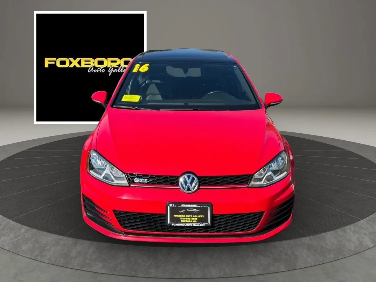 Used 2016 Volkswagen Golf 4-Door FWD image 2