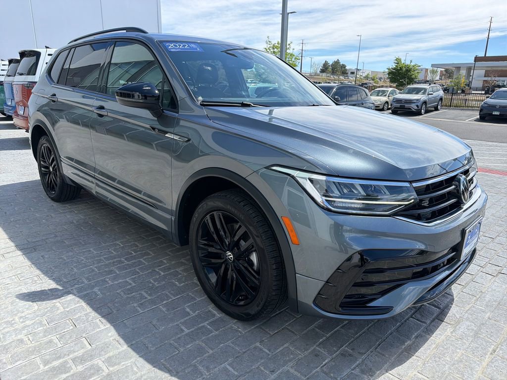 Certified 2022 Volkswagen Tiguan SE R-Line image 9