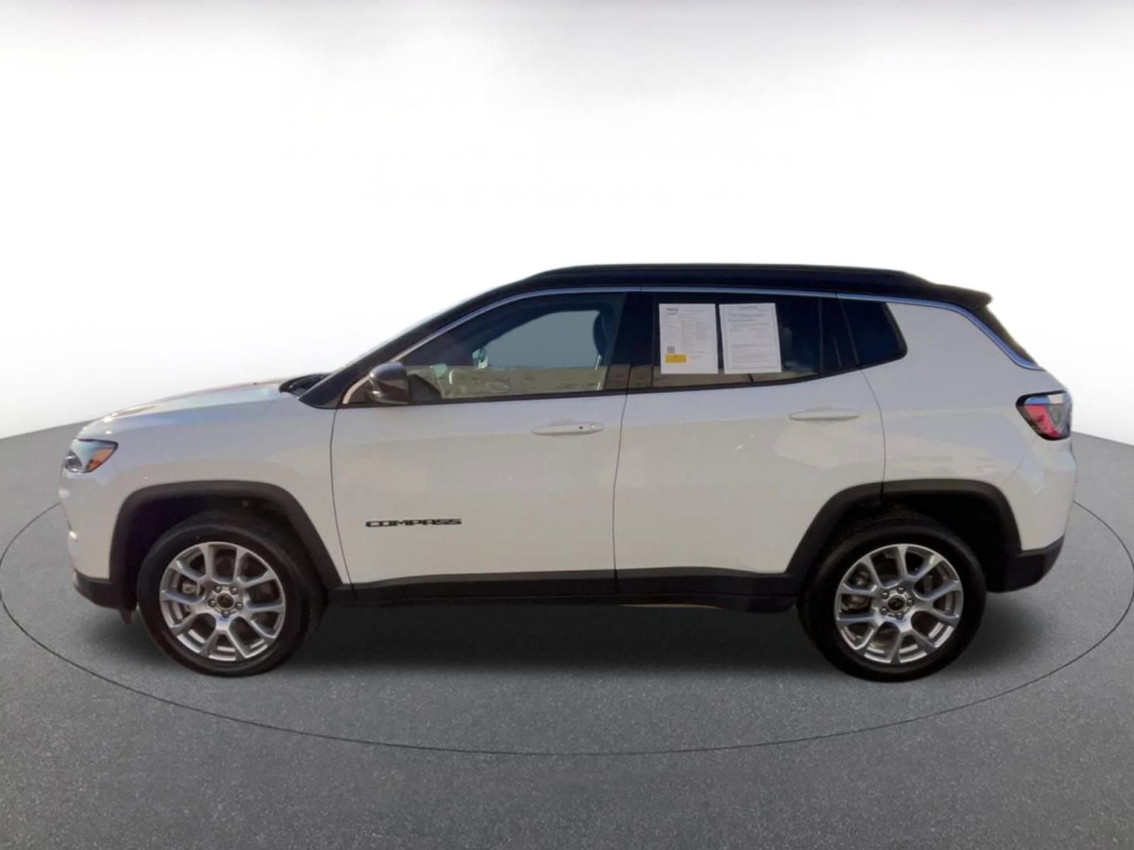 Used 2025 Jeep Compass Limited image 8