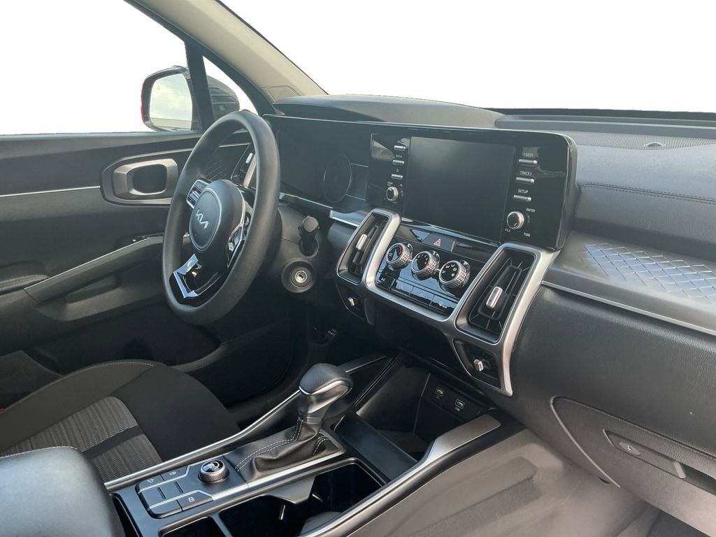 Used 2023 Kia Sorento LX image 17