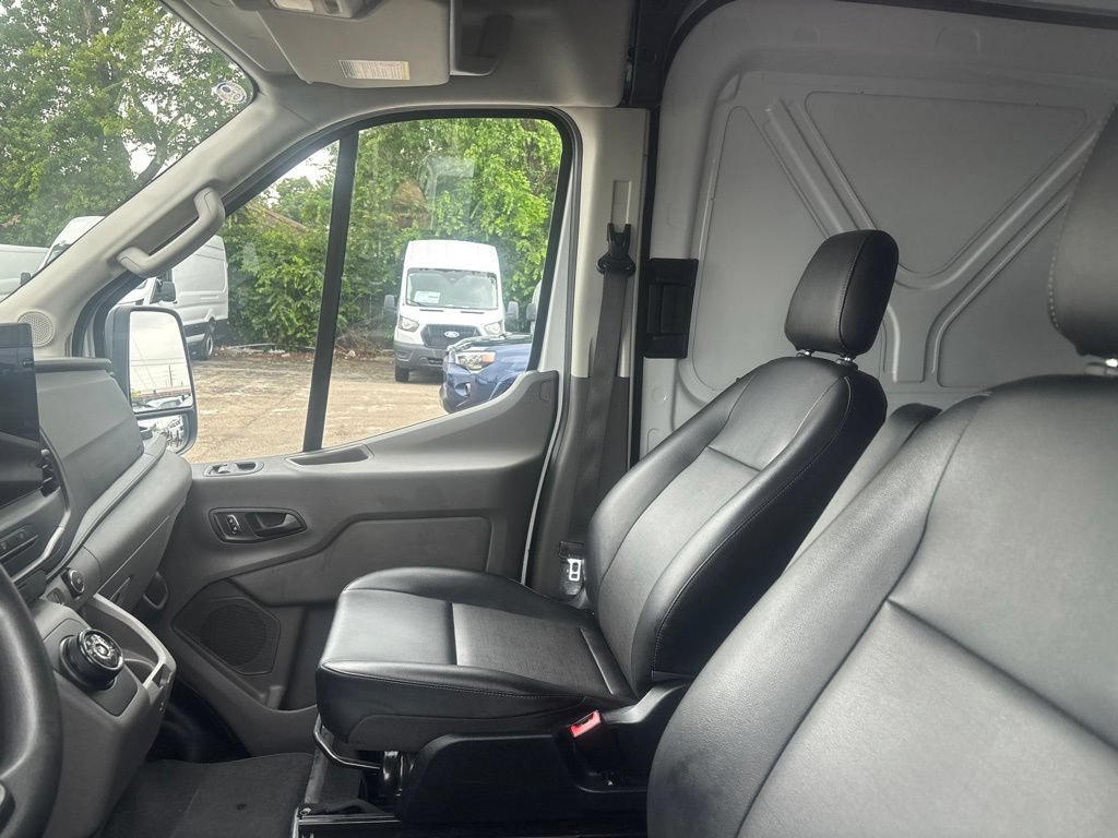 Used 2023 Ford E-Transit 148 High Roof Extended RWD image 10