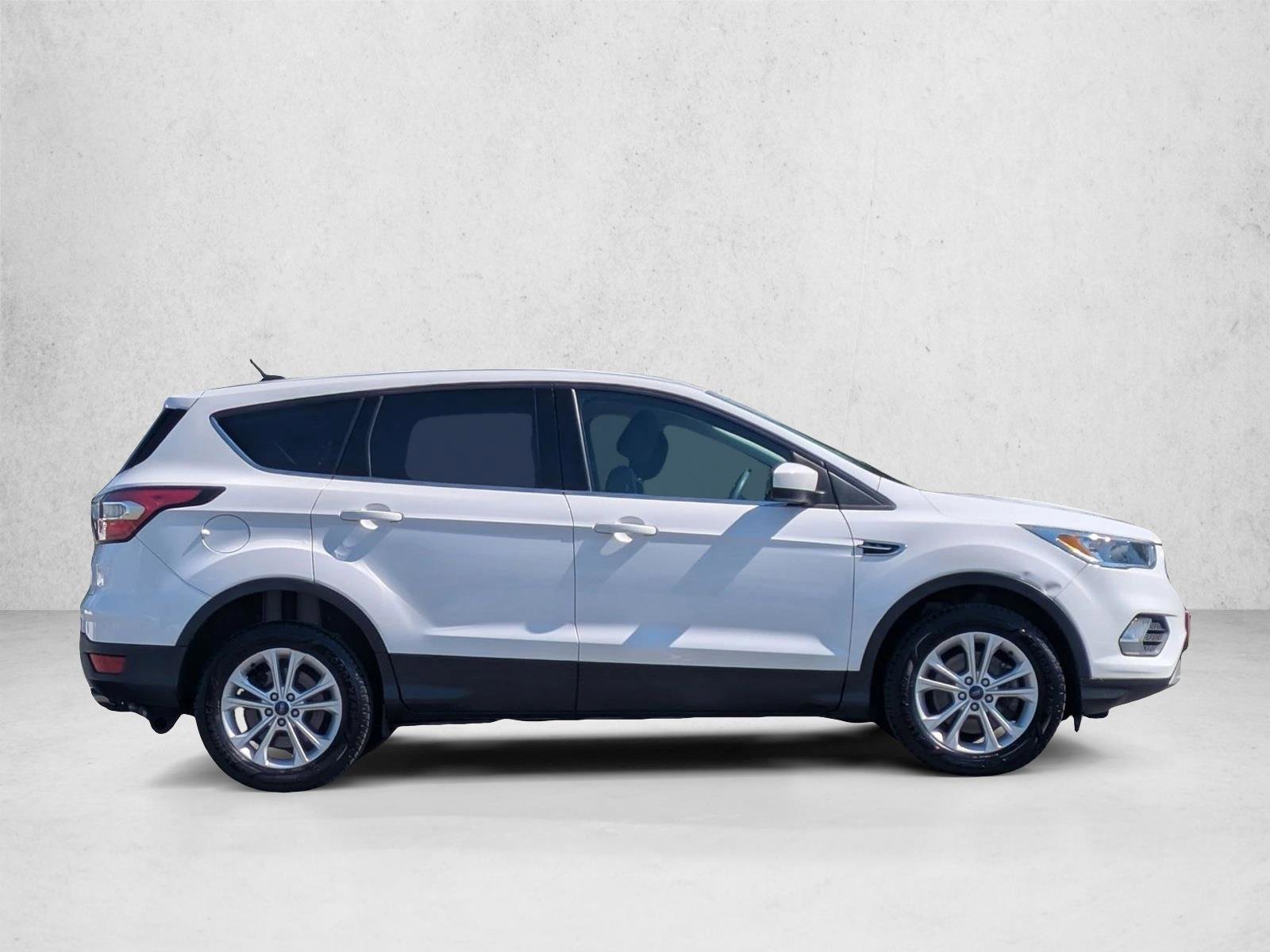 Used 2017 Ford Escape SE AWD/4WD image 4
