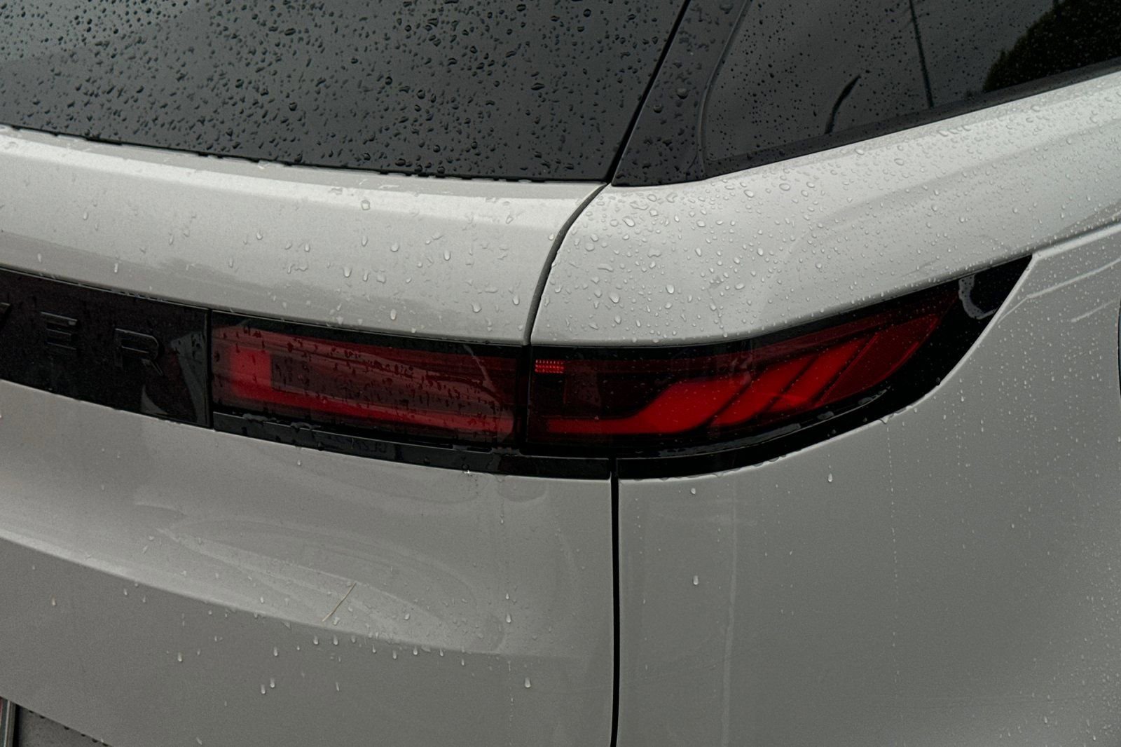 Used 2025 Land Rover Range Rover Sport Dynamic SE image 14