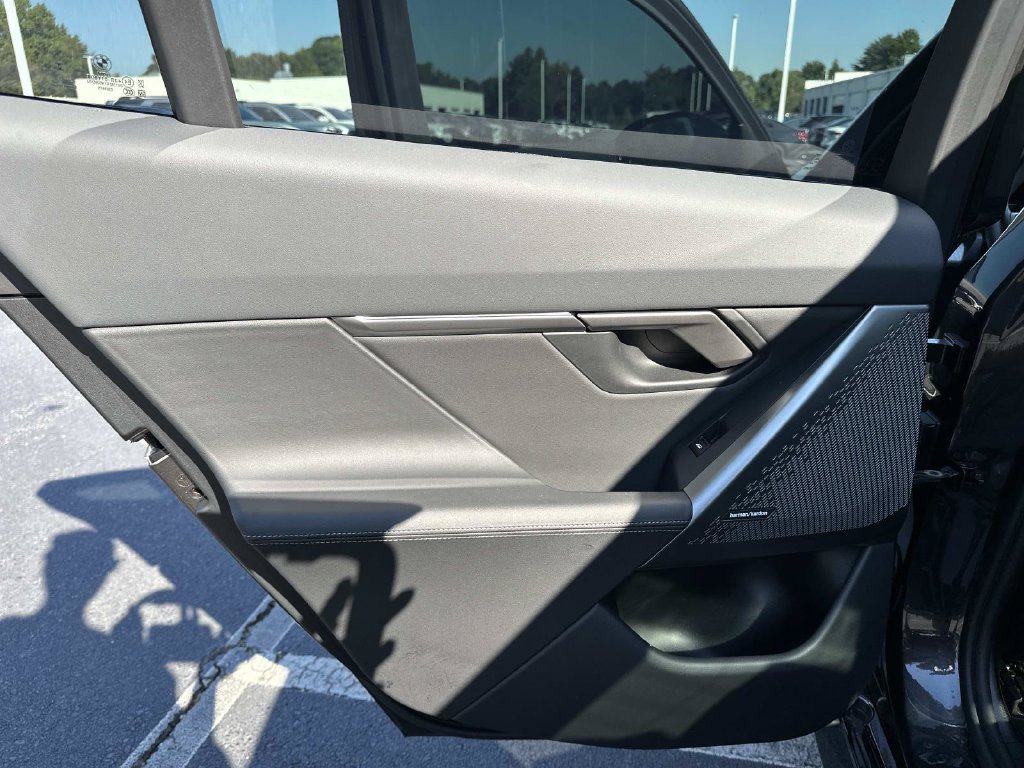 Used 2024 BMW i5 eDrive40i w/ M Sport Package RWD image 17
