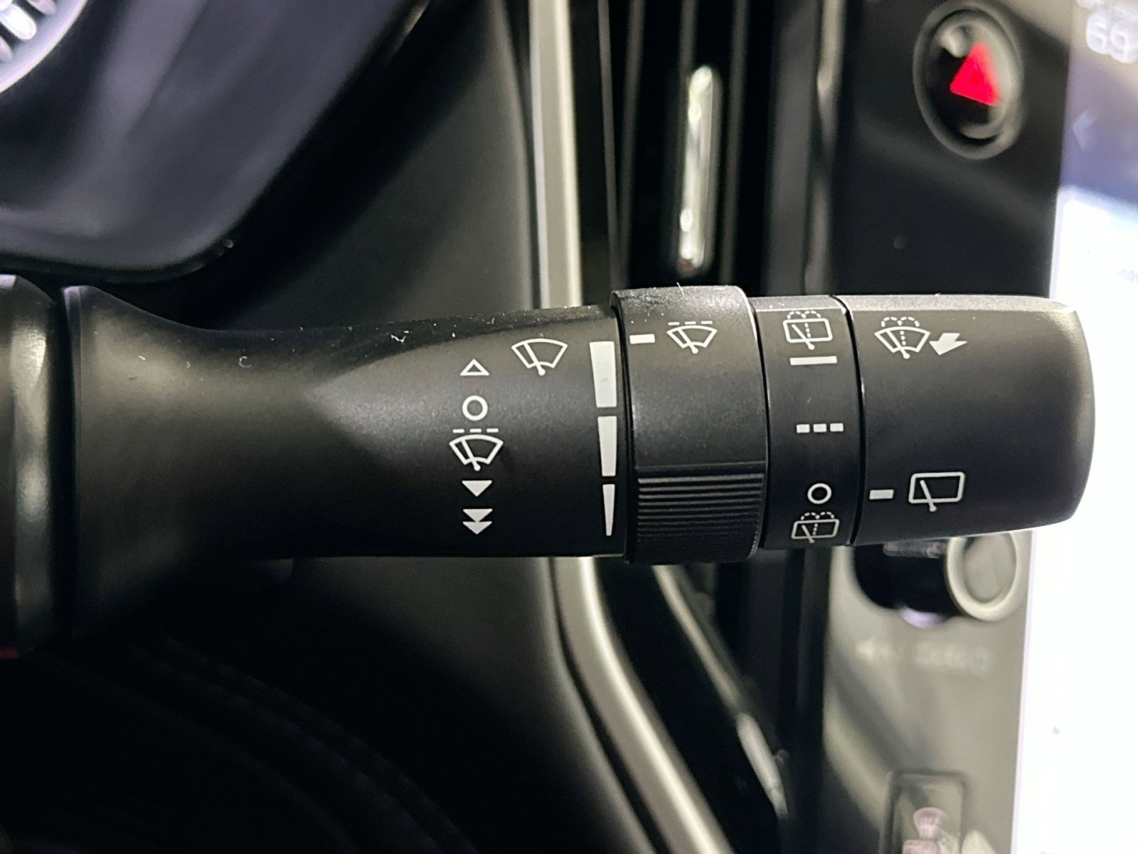 Used 2023 Subaru Outback Premium image 28