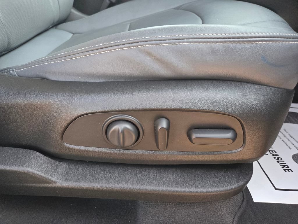 Used 2020 Buick Enclave Essence AWD/4WD image 39
