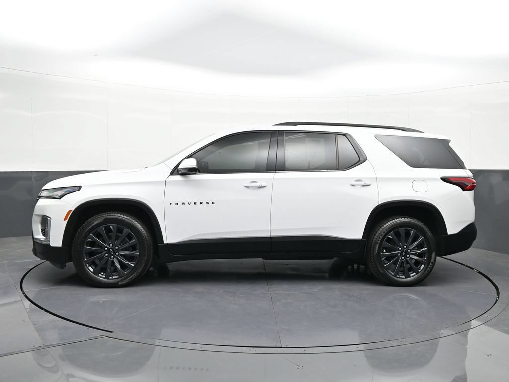 Used 2022 Chevrolet Traverse RS FWD image 2