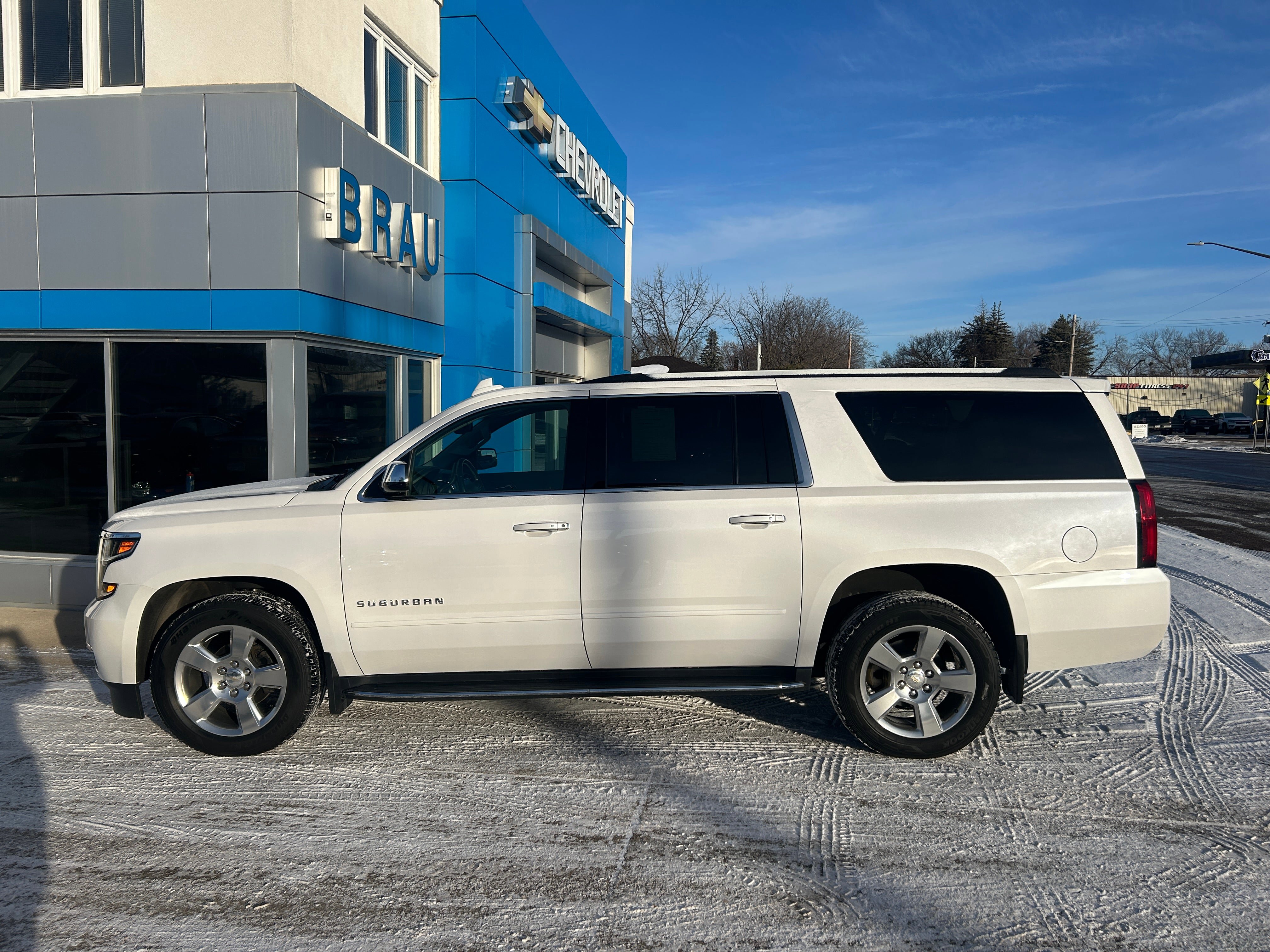 Used 2020 Chevrolet Suburban Premier image 1