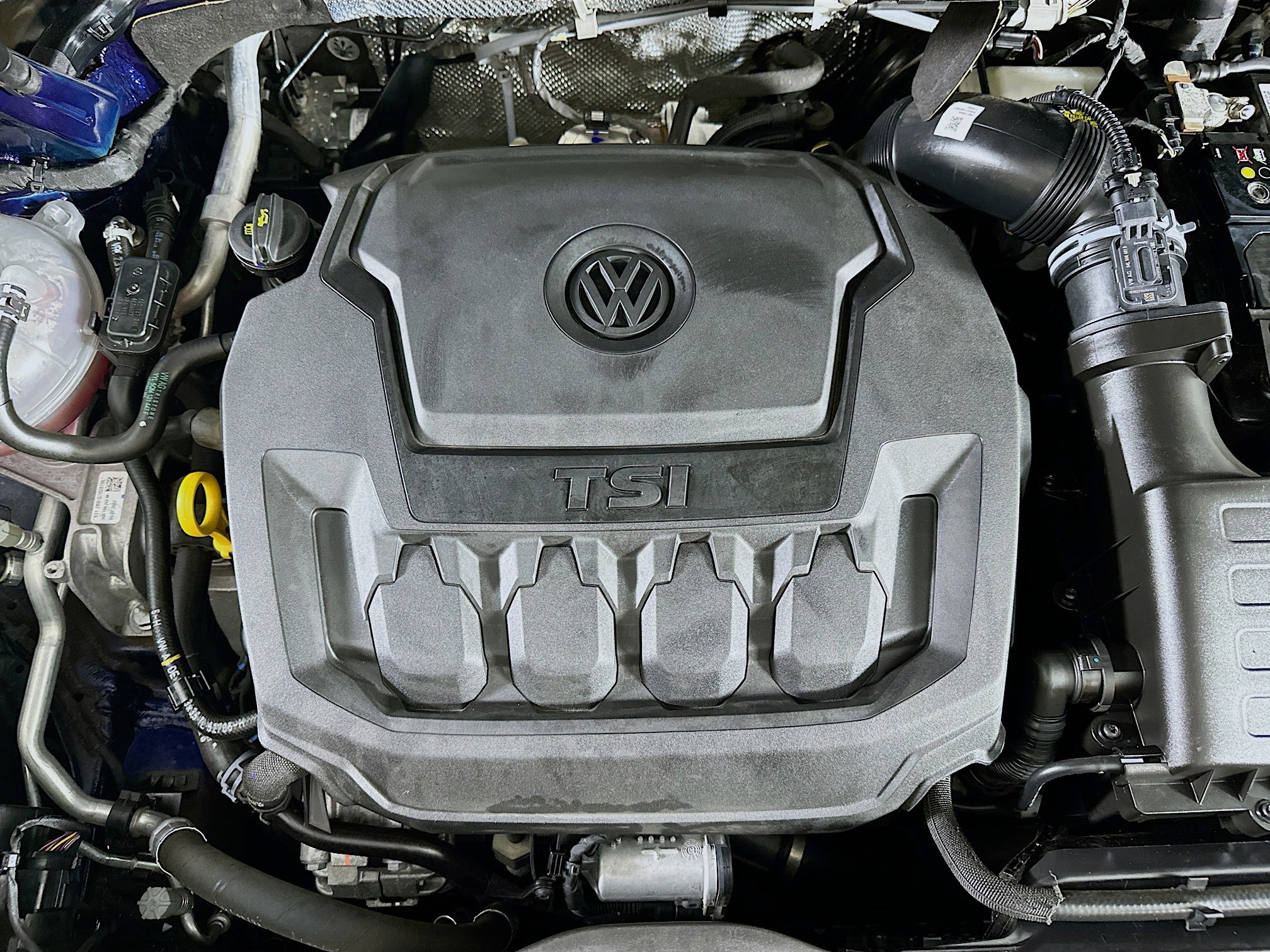 Used 2022 Volkswagen Tiguan SEL R-Line image 34