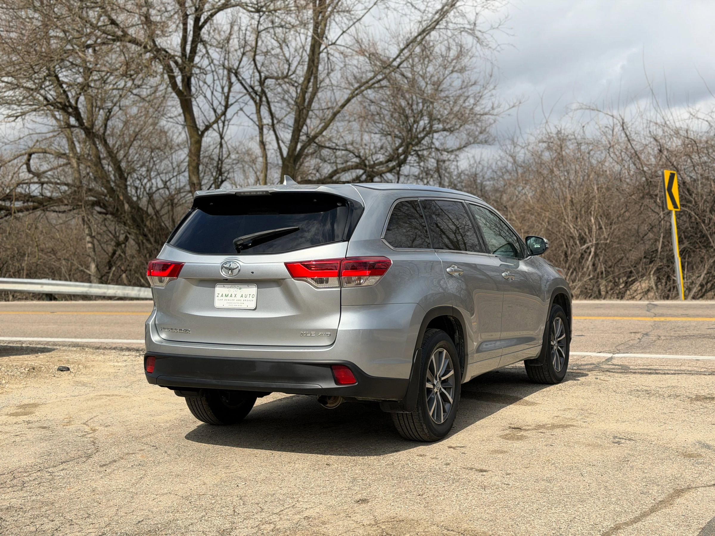 Used 2017 Toyota Highlander XLE image 11