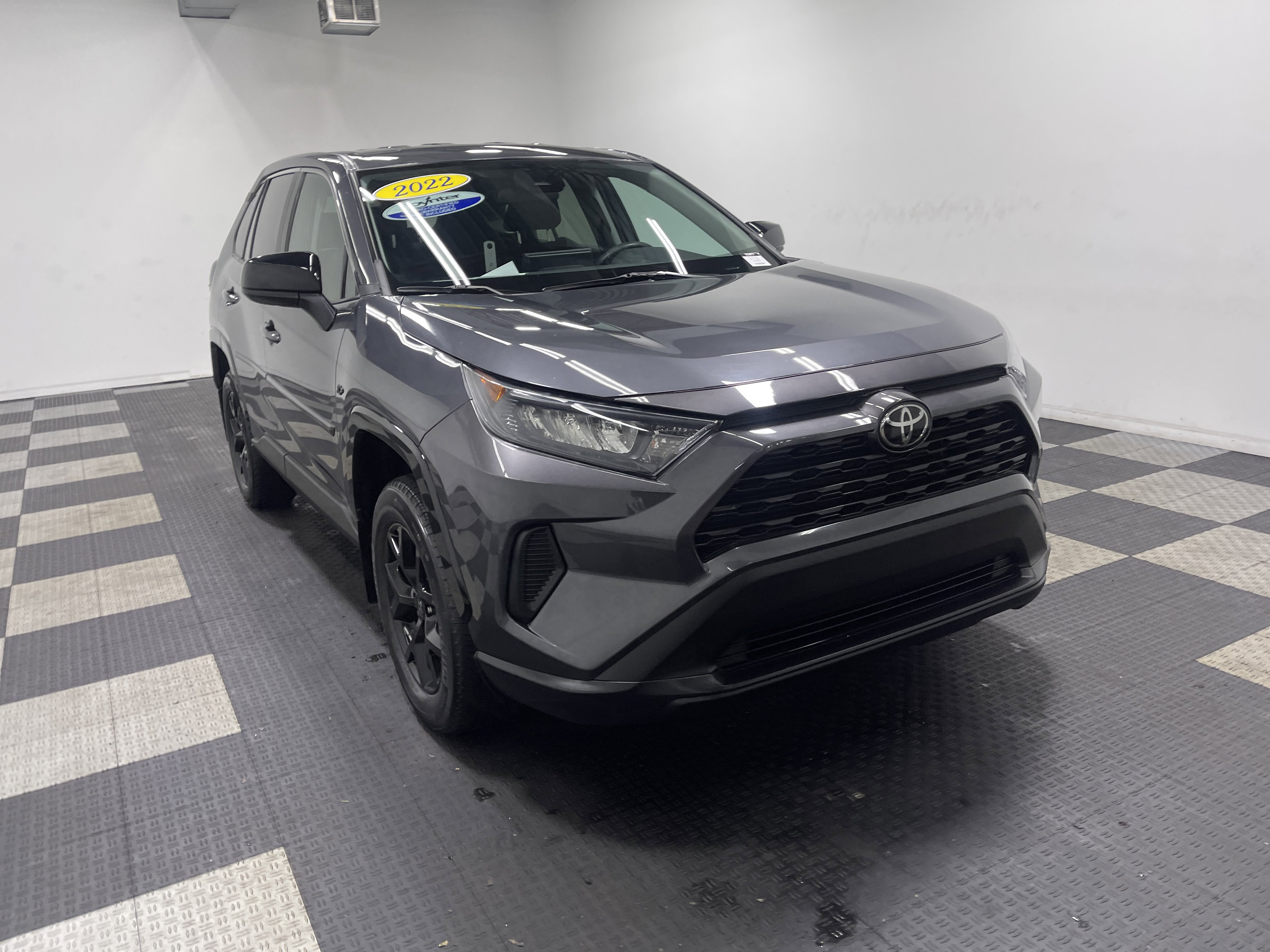 Used 2022 Toyota RAV4 LE image 6