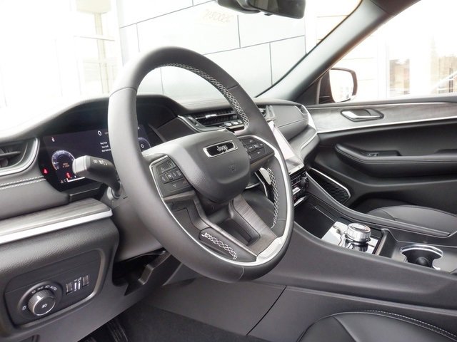 New 2025 Jeep Grand Cherokee Limited w/ Trailer Tow Package image 14