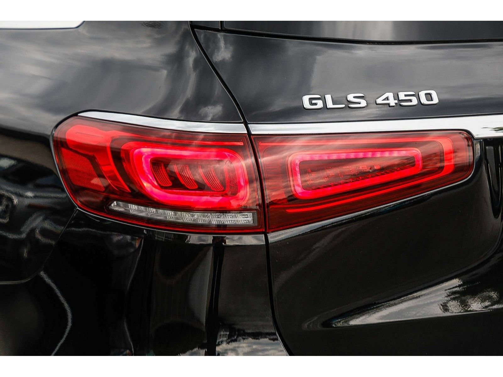 Used 2023 Mercedes-Benz GLS 450 4MATIC image 9