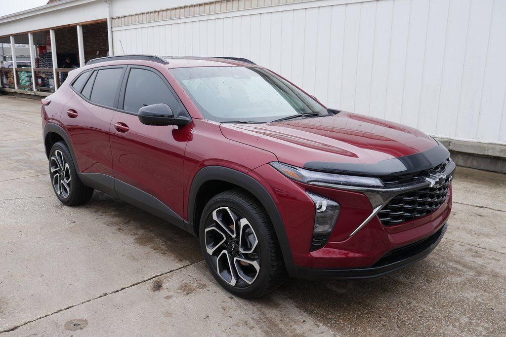 Used 2025 Chevrolet Trax RS w/ Sunroof Package image 2