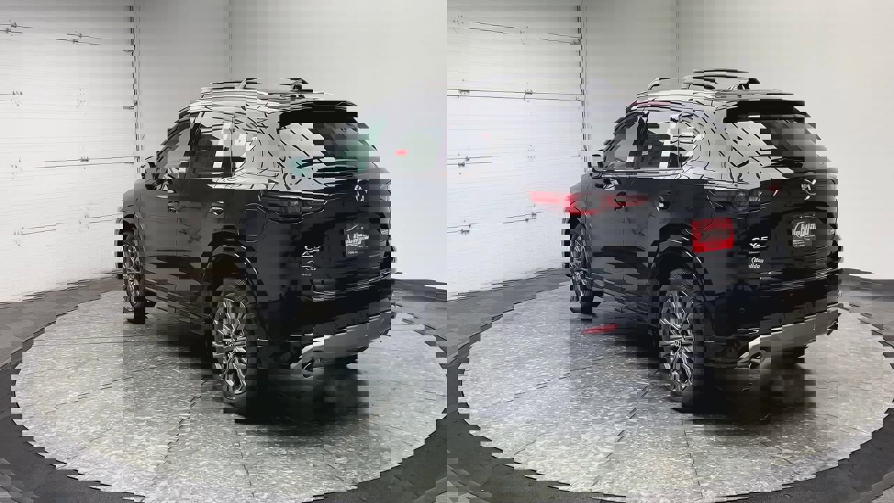 New 2025 MAZDA CX-5 Signature image 2