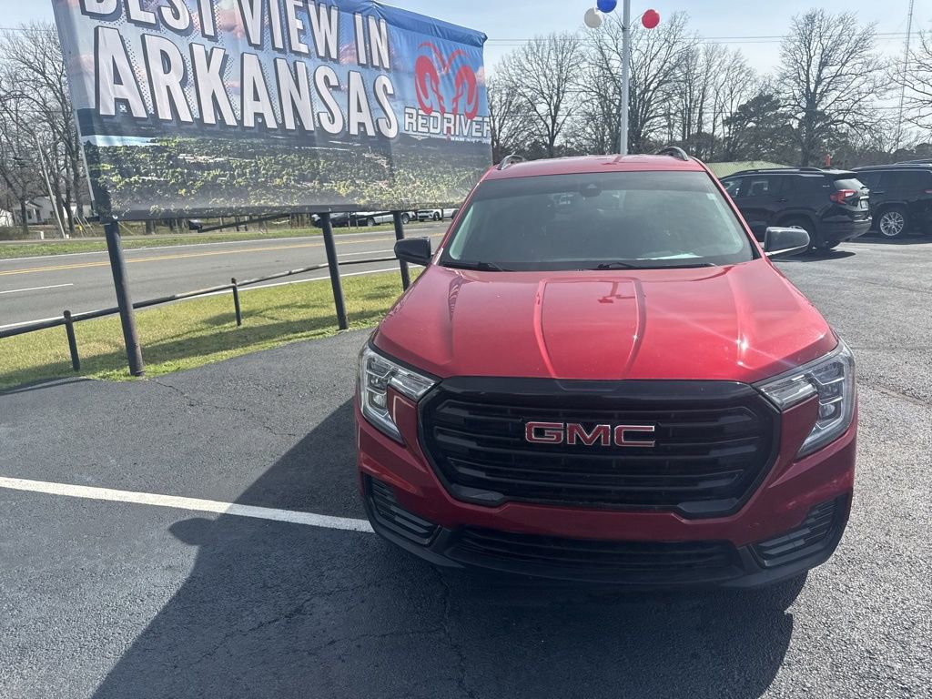 Used 2023 GMC Terrain SLE w/ Elevation Edition image 2