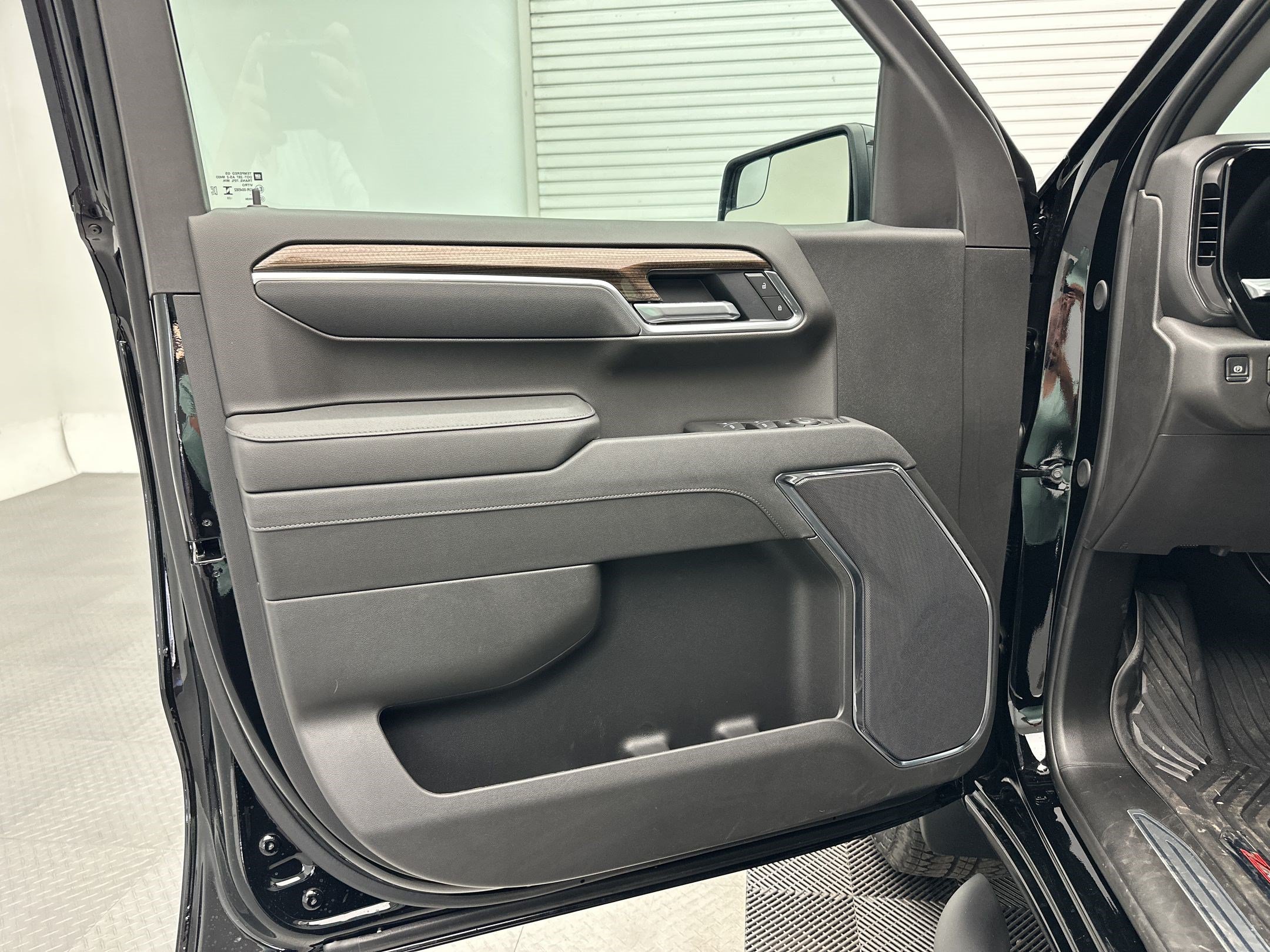 New 2026 Chevrolet Silverado 1500 LT Trail Boss w/ LPO, Dark Essentials Package AWD/4WD image 14
