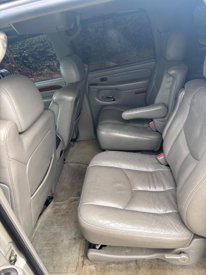 Used 2004 Cadillac Escalade ESV AWD image 20