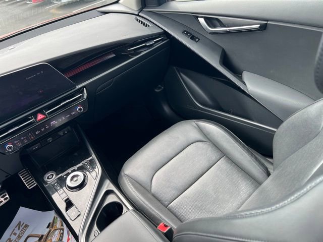 Certified 2023 Kia Niro Wave w/ Wave Preserve Package image 15