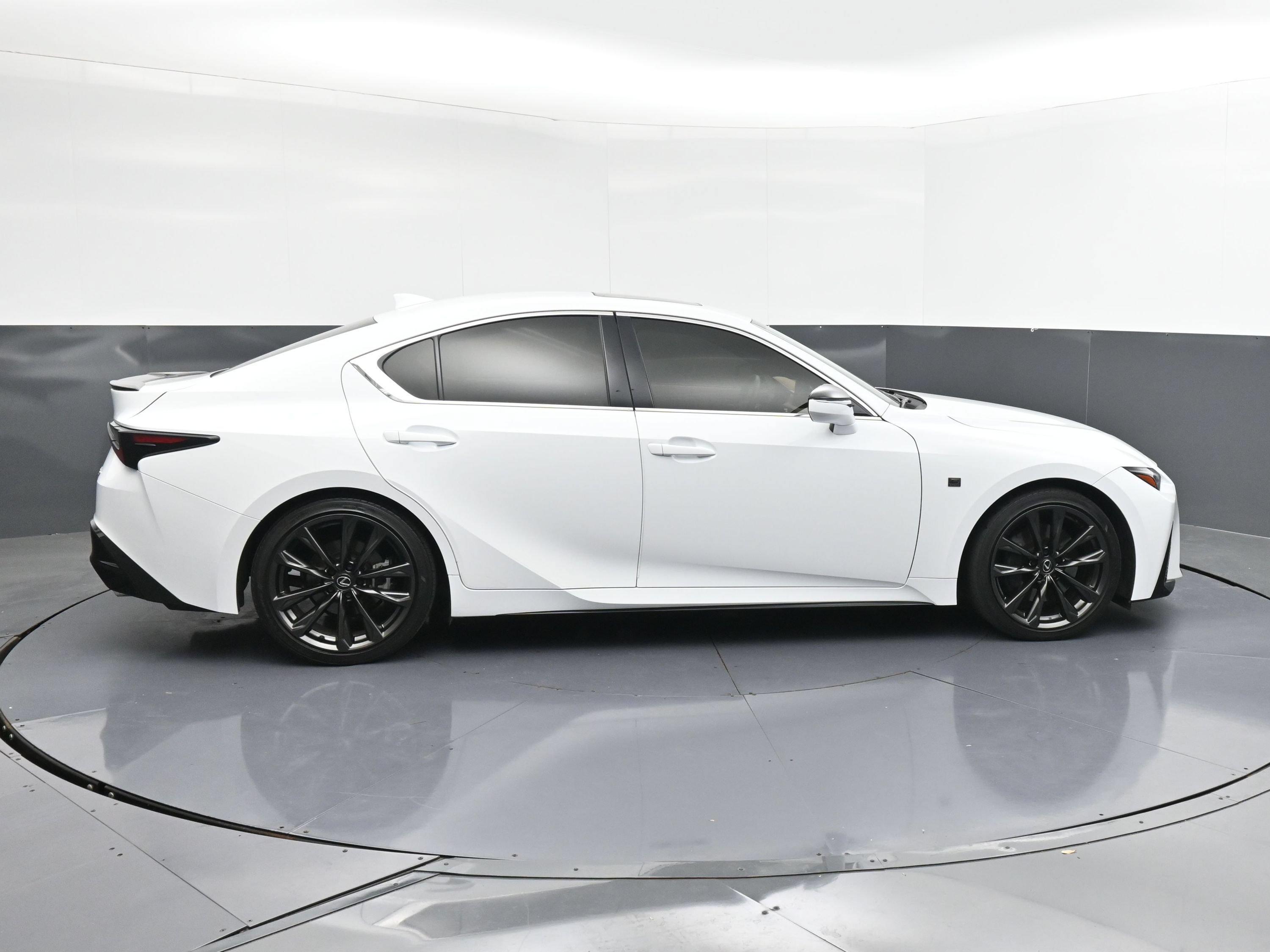 Used 2024 Lexus IS 350 F Sport RWD image 9