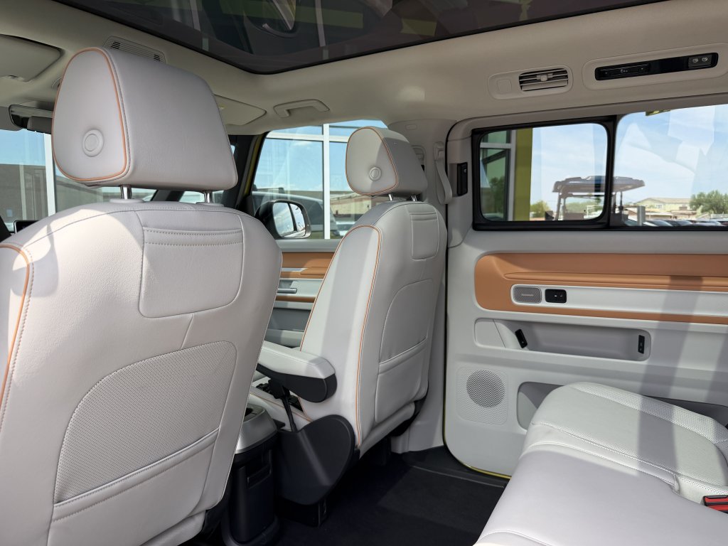 Used 2025 Volkswagen ID. Buzz 1st Edition RWD image 35