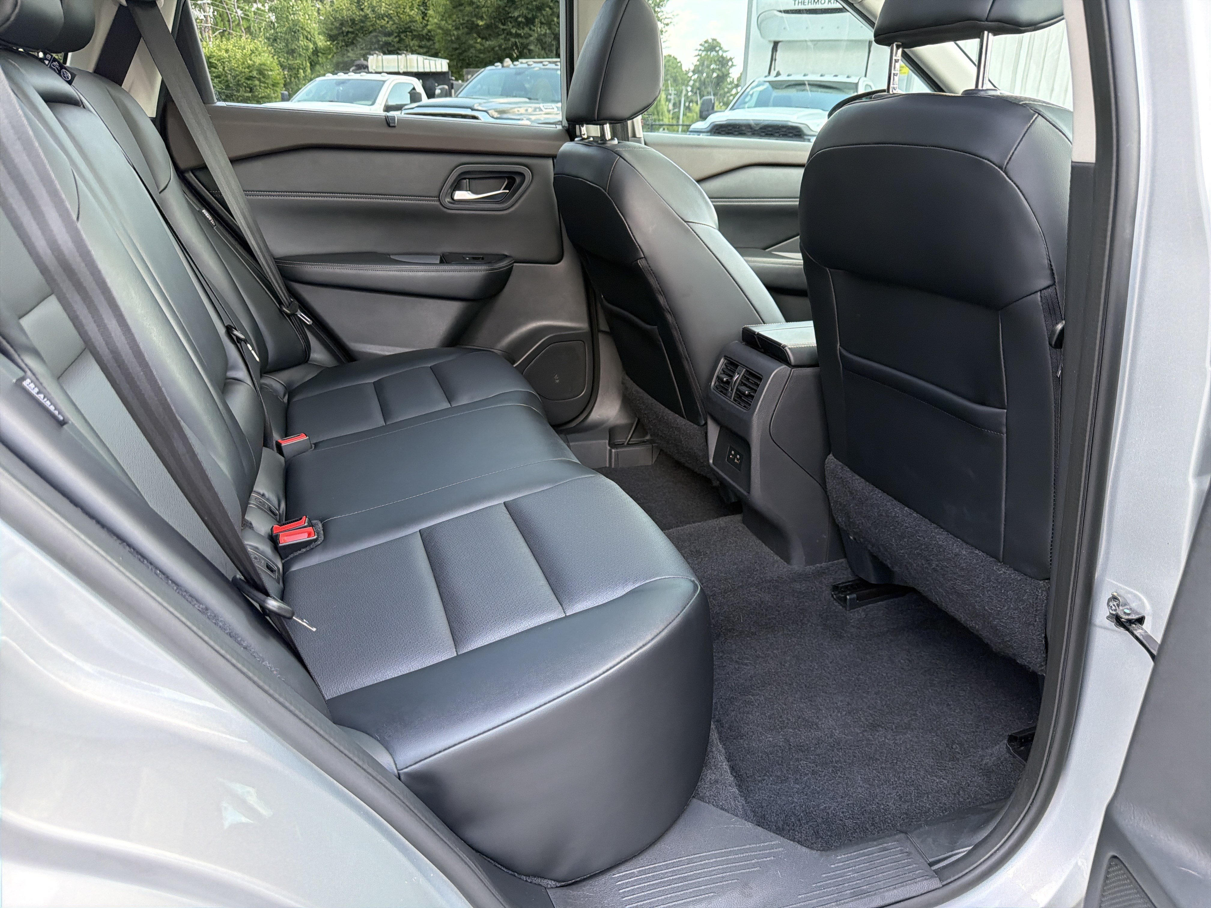 Used 2022 Nissan Rogue SV w/ SV Premium Package FWD image 18