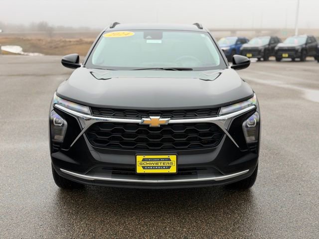 Used 2024 Chevrolet Trax LT image 2