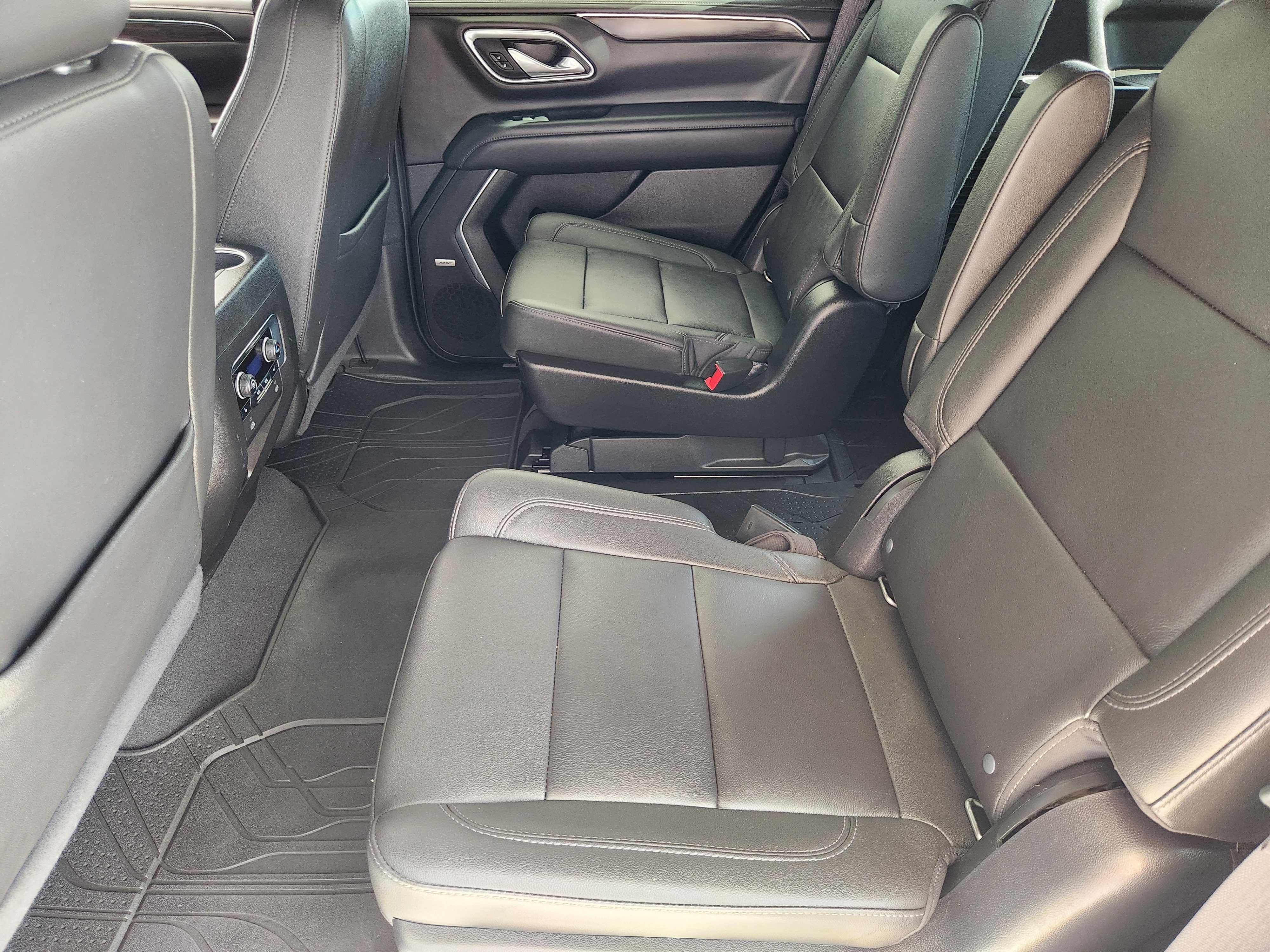 Used 2022 Chevrolet Tahoe Z71 w/ Z71 Off-Road Package AWD/4WD image 30